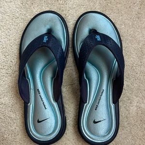 Nike Comfort Footbed Sandals Size 8 Sky blue & Navy blue
